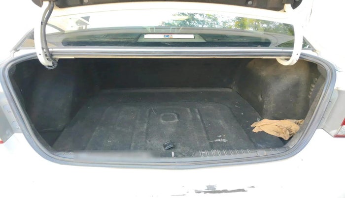 2011 Chevrolet Cruze LTZ, Diesel, Manual, 1,19,483 km, exterior