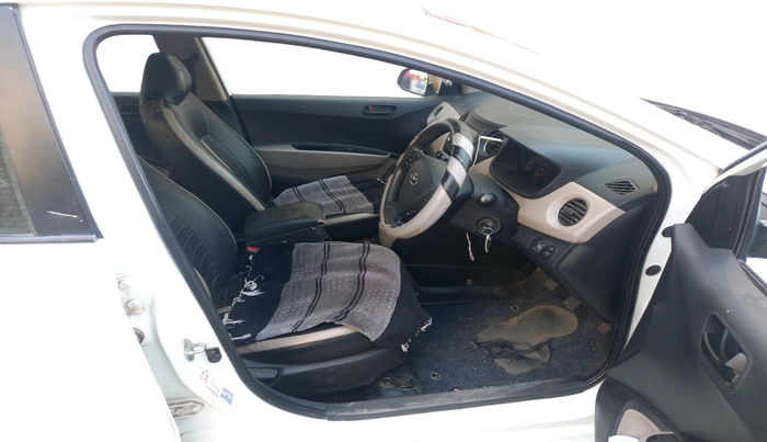 2018 Hyundai Xcent E+, CNG, Manual, 1,31,802 km, interior