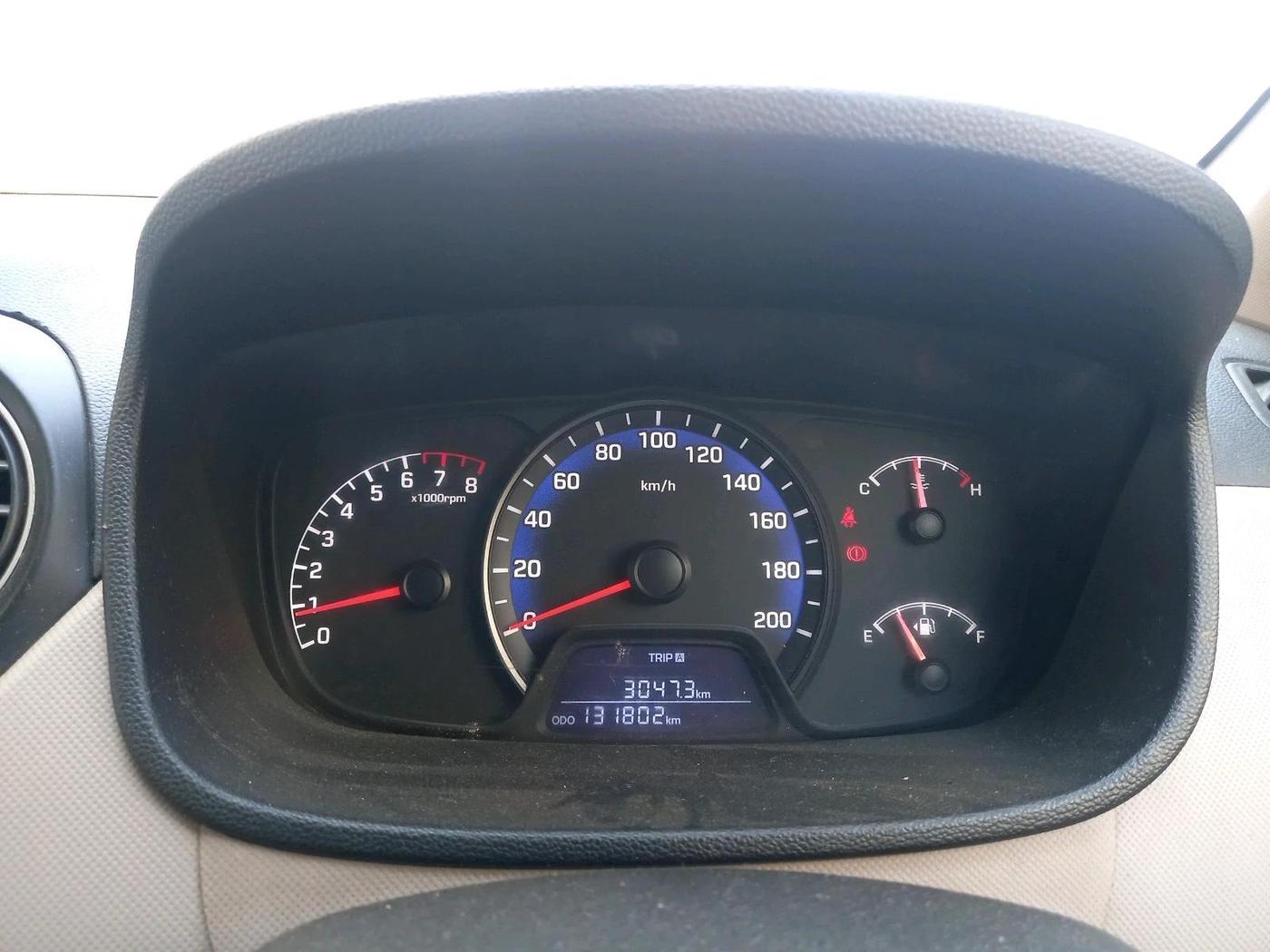 2018 Hyundai Xcent E+, CNG, Manual, 1,34,120 km, interior