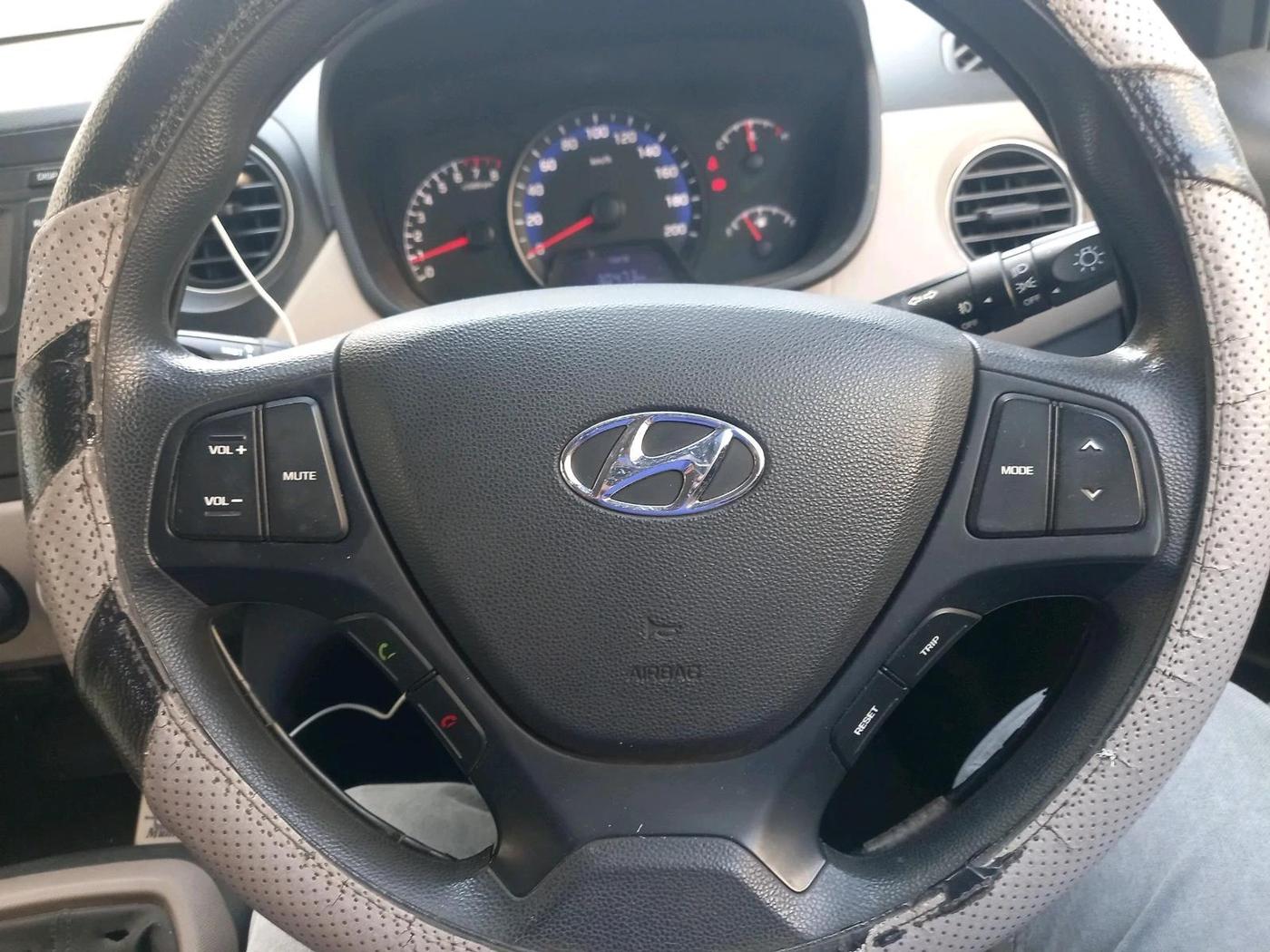2018 Hyundai Xcent E+, CNG, Manual, 1,34,120 km, interior
