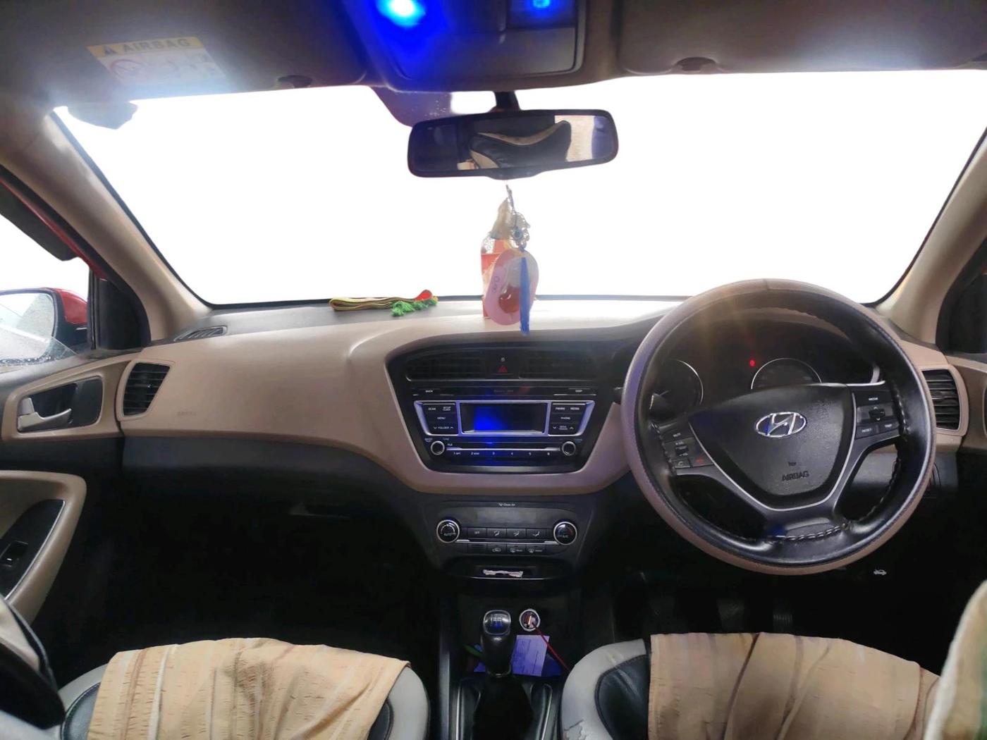 2016 Hyundai Elite i20 SPORTZ 1.2, CNG, Manual, 1,96,154 km, interior