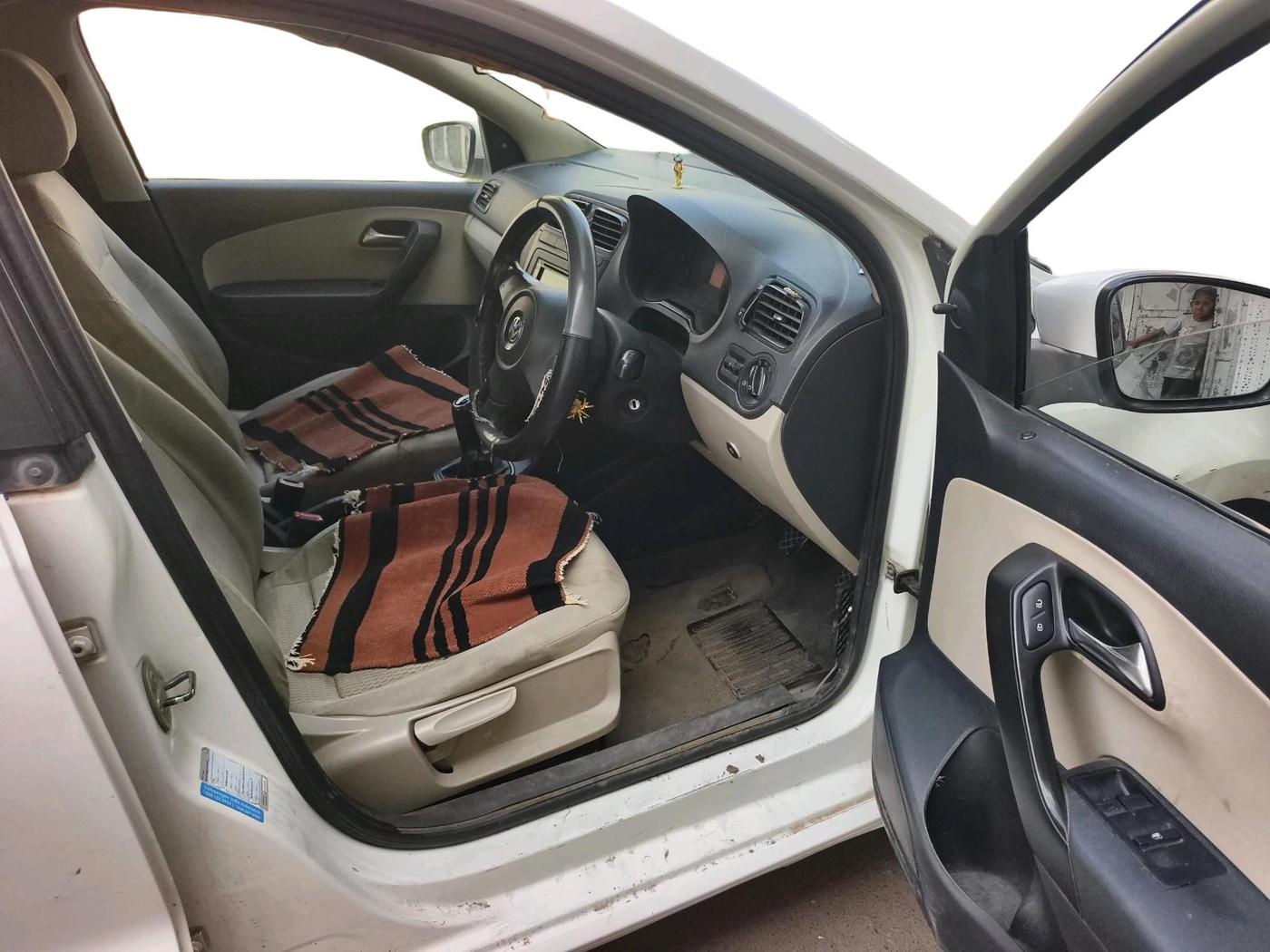 2011 Volkswagen Polo COMFORTLINE 1.2L PETROL, CNG, Manual, 1,30,733 km, interior