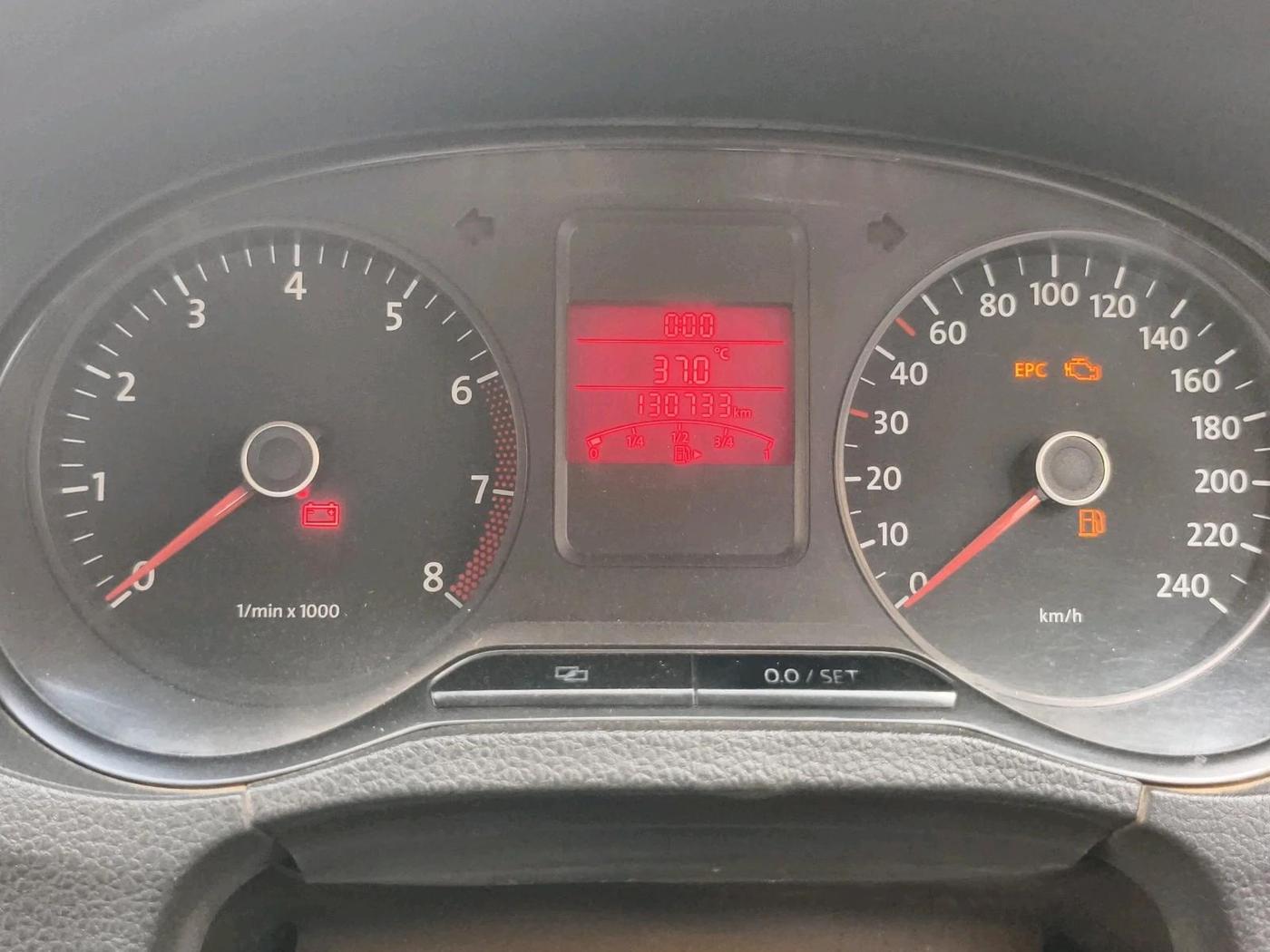 2011 Volkswagen Polo COMFORTLINE 1.2L PETROL, CNG, Manual, 1,30,733 km, interior