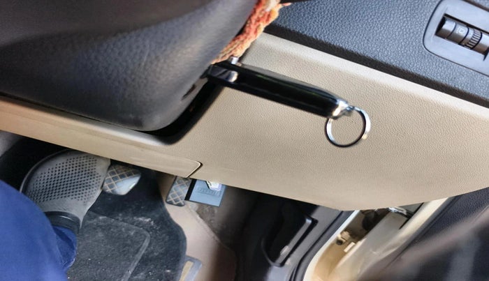 2013 Volkswagen Polo HIGHLINE1.2L, Petrol, Manual, 1,51,273 km, interior