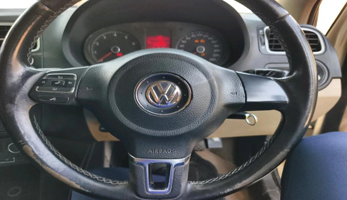 2013 Volkswagen Polo HIGHLINE1.2L, Petrol, Manual, 1,51,273 km, interior