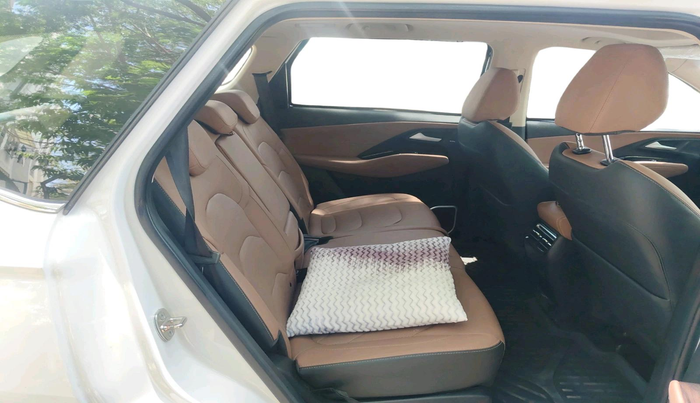 2025 MG HECTOR PLUS SAVVY PRO 1.5 TURBO CVT 7 STR, Petrol, Automatic, 5,024 km, interior