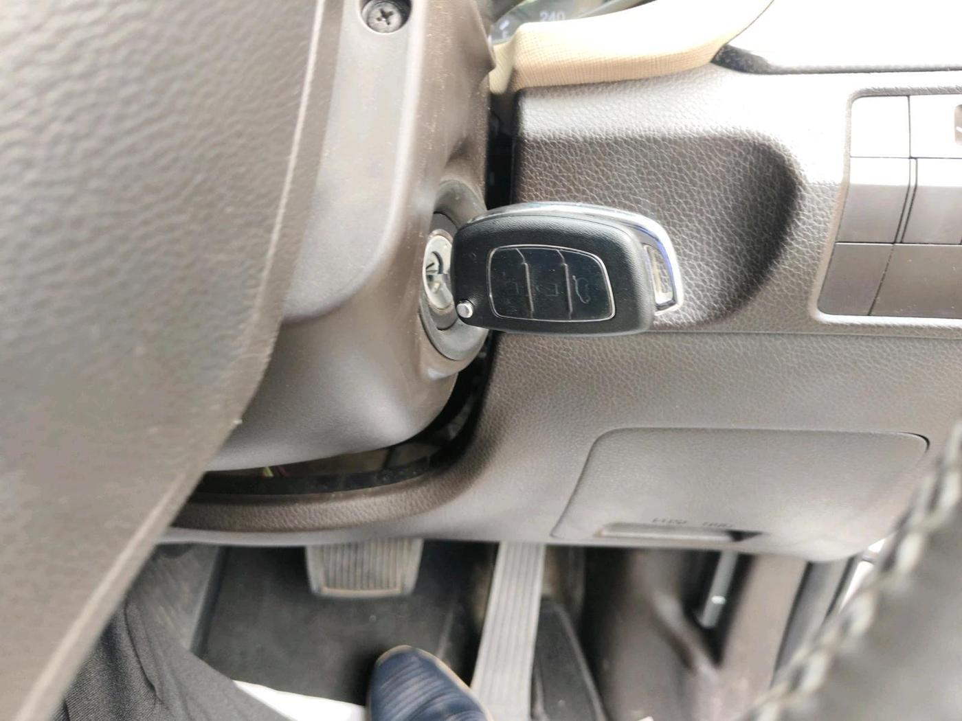 2014 Hyundai Santa Fe 2 WD AT, Diesel, Automatic, 1,25,637 km, interior