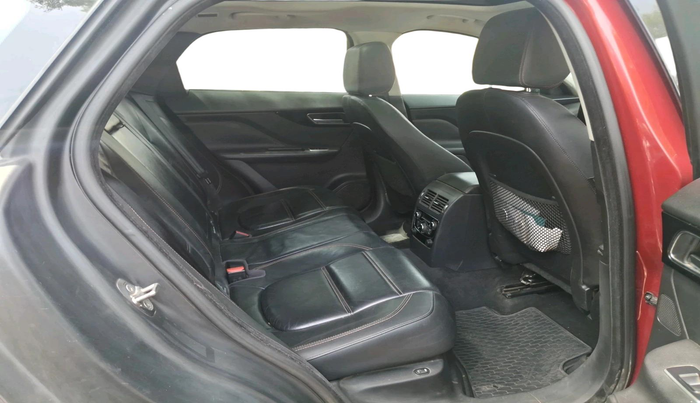 2017 Jaguar F- PACE PRESTIGE 2.0 DIESEL, Diesel, Automatic, 1,35,133 km, interior