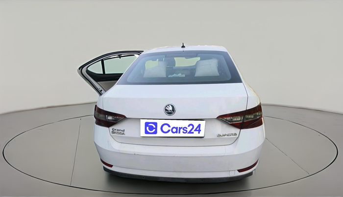 2017 Skoda Superb L&K 2.0 TDI AT, Diesel, Automatic, 1,93,053 km, exterior