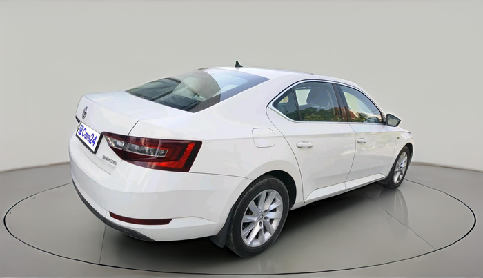 2017 Skoda Superb L&K 2.0 TDI AT, Diesel, Automatic, 1,93,053 km, exterior