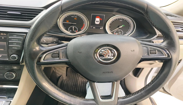 2017 Skoda Superb L&K 2.0 TDI AT, Diesel, Automatic, 1,93,053 km, interior