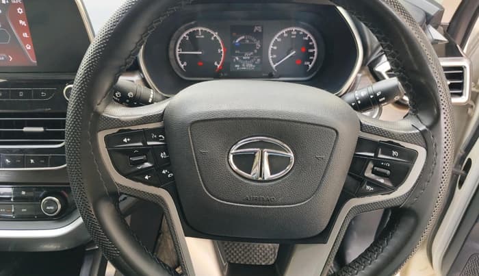 2019 Tata Harrier XT 2.0L KRYOTEC, Diesel, Manual, 1,51,208 km, interior