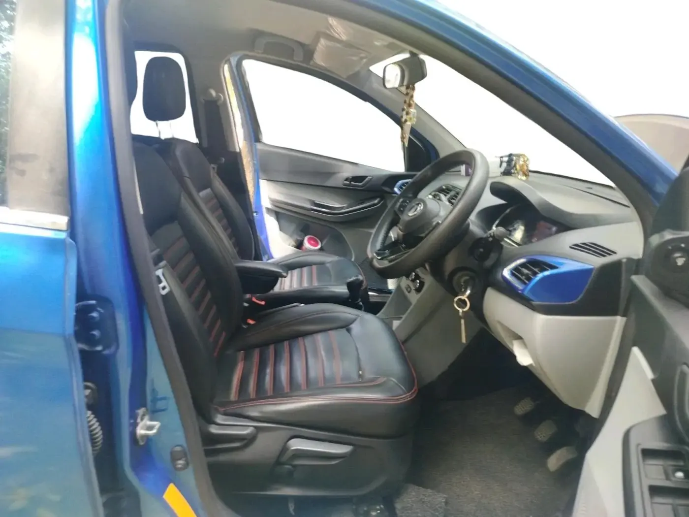 2024 Tata Tiago XT CNG, CNG, Manual, 64,511 km, interior