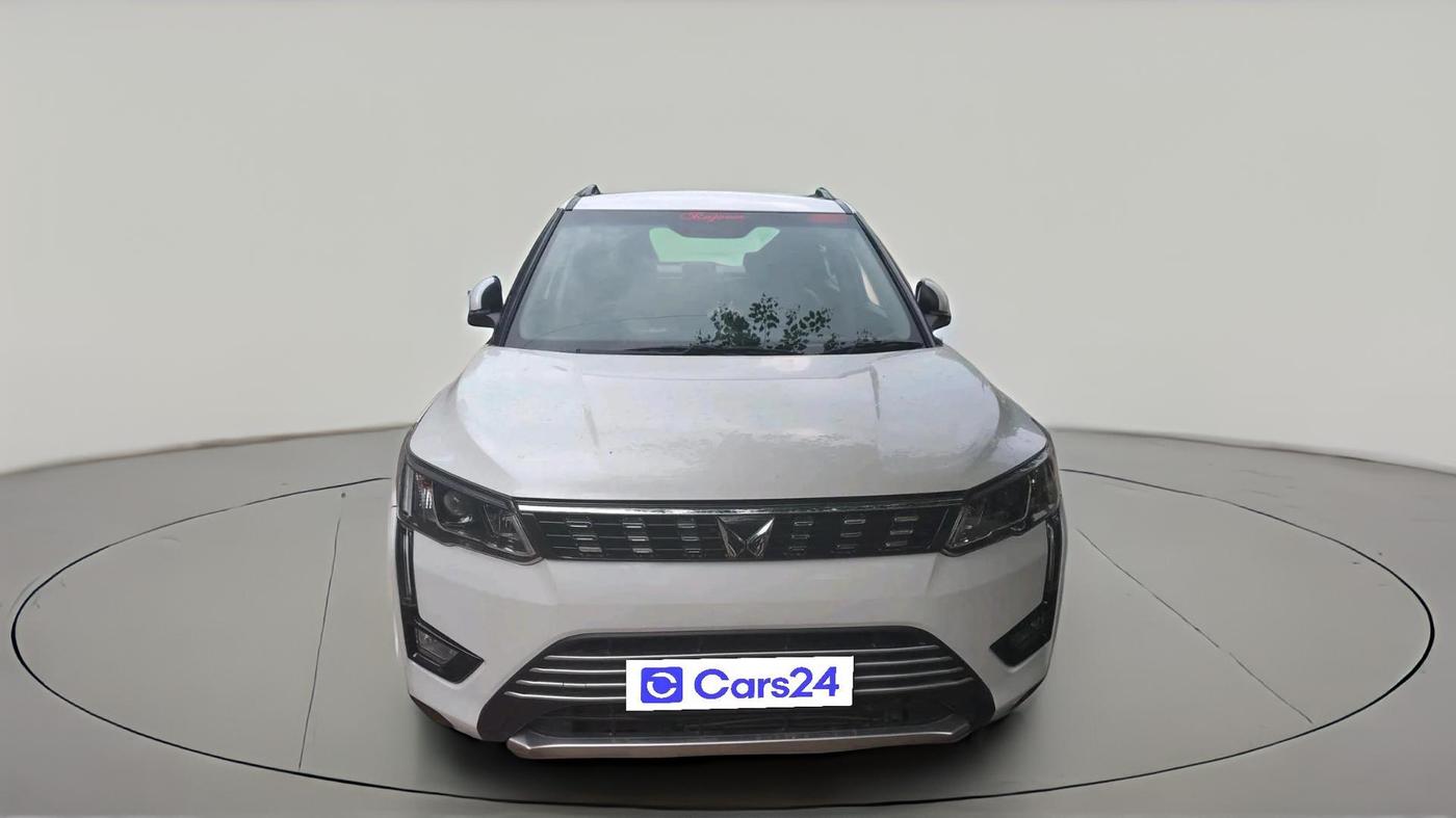 2024 Mahindra XUV300 W8 1.2 PETROL, Petrol, Manual, 15,782 km, exterior