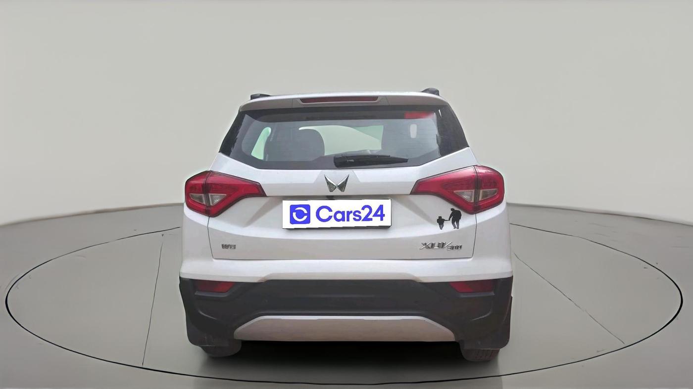 2024 Mahindra XUV300 W8 1.2 PETROL, Petrol, Manual, 15,782 km, exterior
