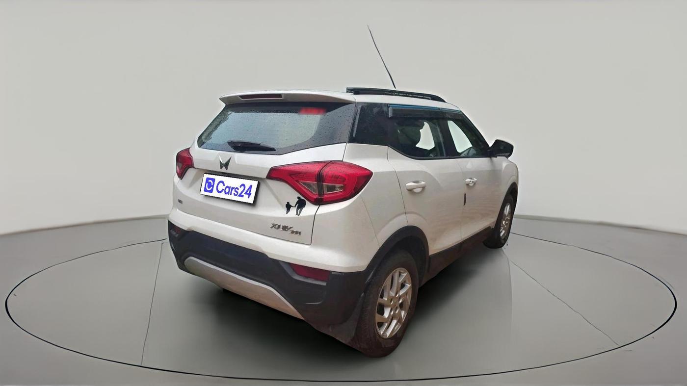 2024 Mahindra XUV300 W8 1.2 PETROL, Petrol, Manual, 15,782 km, exterior