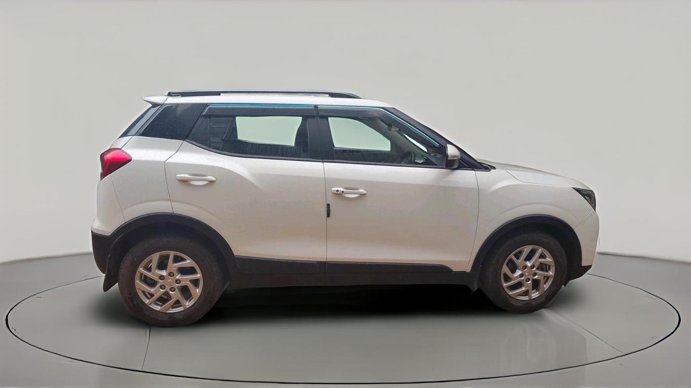 2024 Mahindra XUV300 W8 1.2 PETROL, Petrol, Manual, 15,782 km, exterior