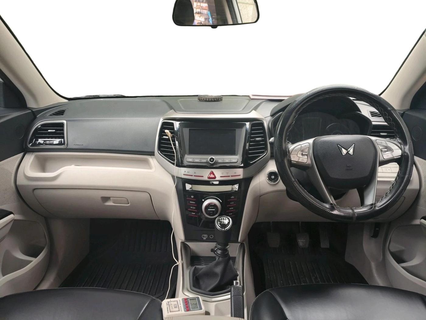 2024 Mahindra XUV300 W8 1.2 PETROL, Petrol, Manual, 15,782 km, interior