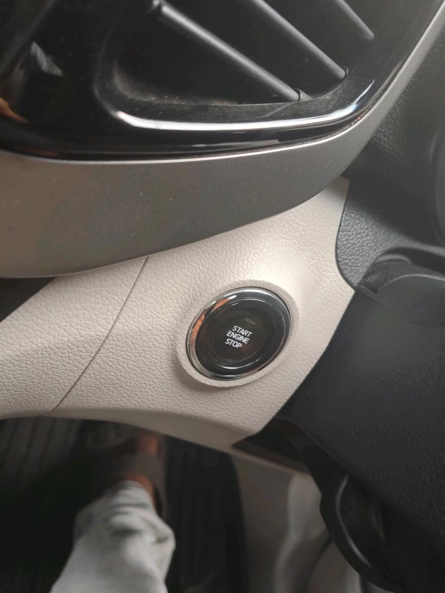 2024 Mahindra XUV300 W8 1.2 PETROL, Petrol, Manual, 15,782 km, interior