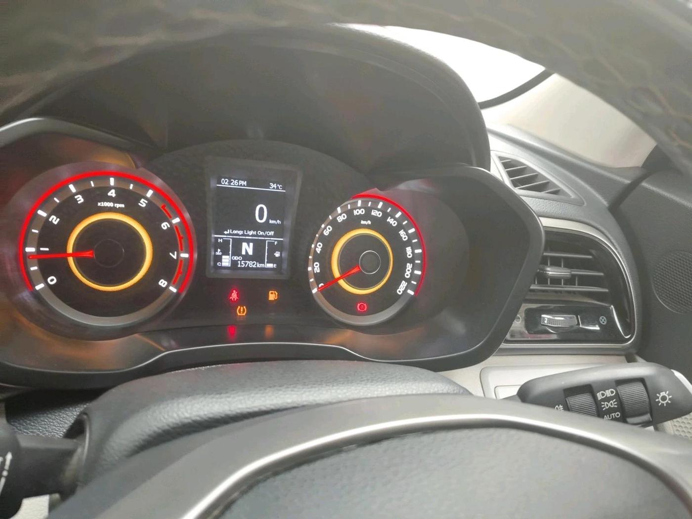 2024 Mahindra XUV300 W8 1.2 PETROL, Petrol, Manual, 15,782 km, interior
