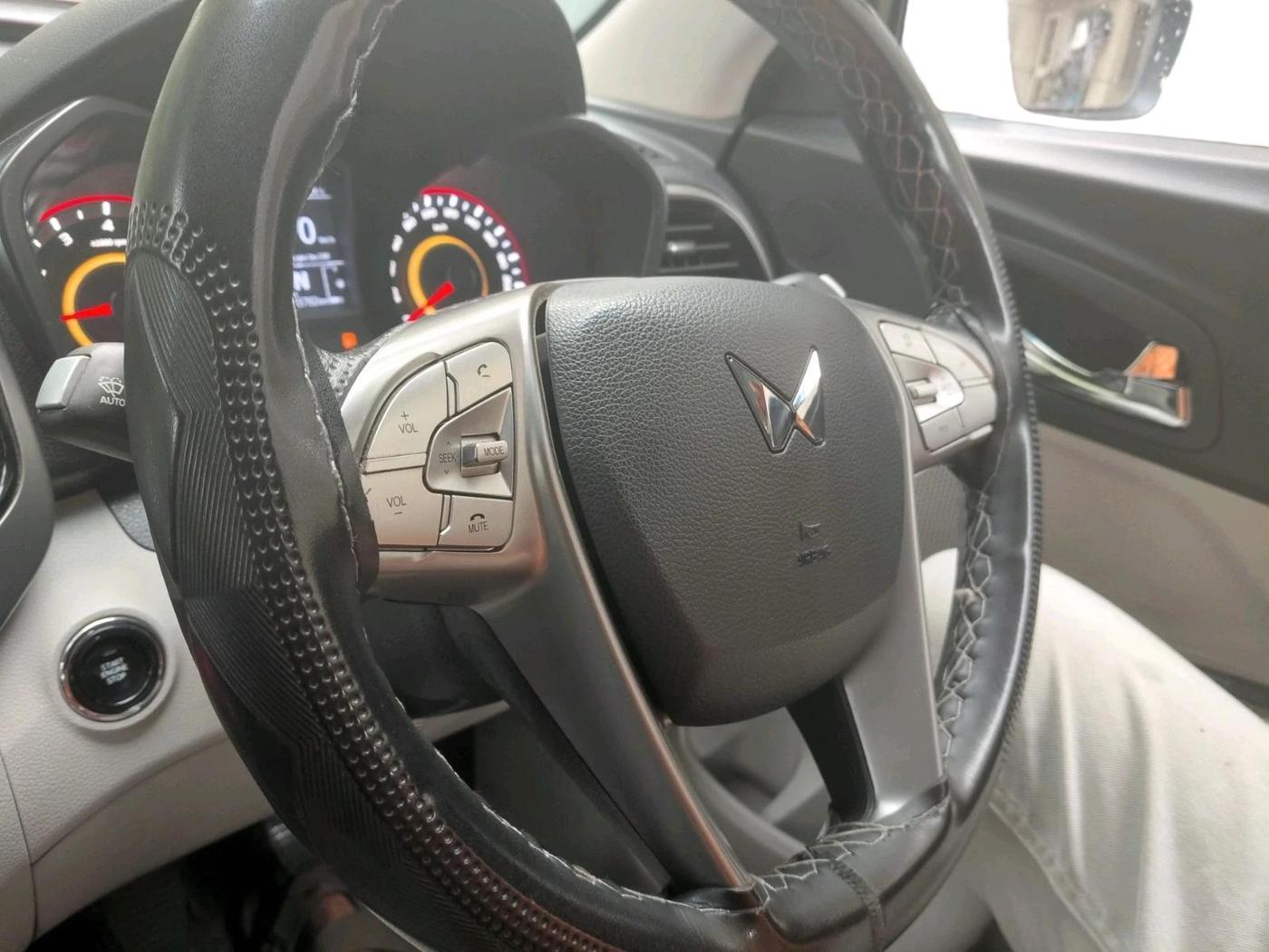 2024 Mahindra XUV300 W8 1.2 PETROL, Petrol, Manual, 15,782 km, interior