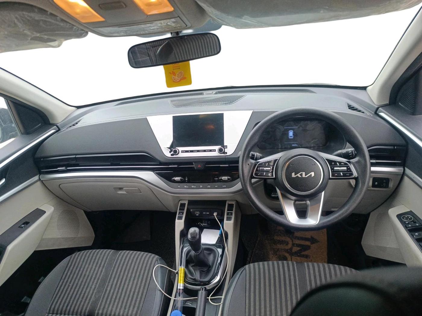 2022 KIA CARENS PRESTIGE PLUS 1.4 PETROL 7 STR, Petrol, Manual, 48,383 km, interior