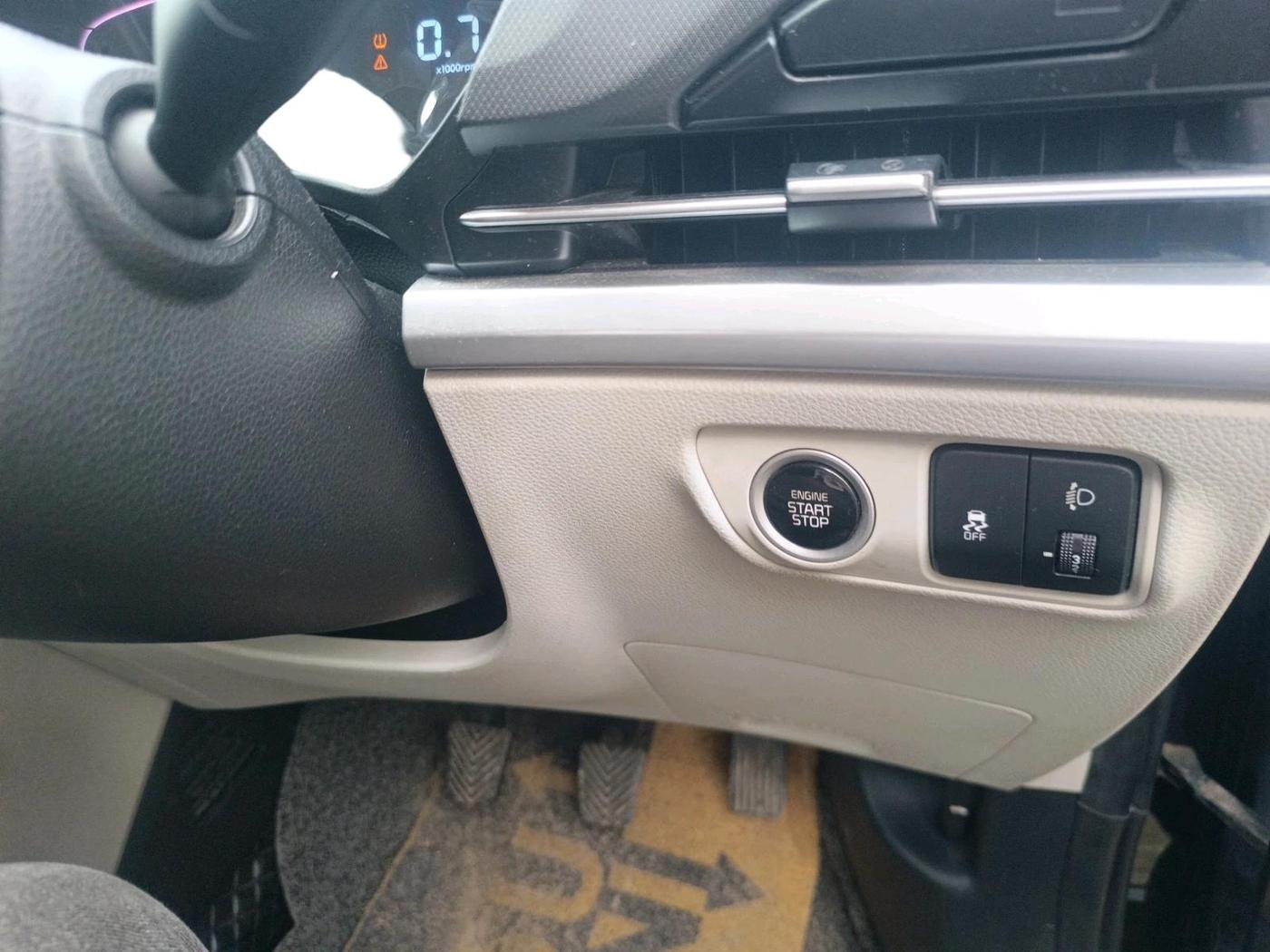 2022 KIA CARENS PRESTIGE PLUS 1.4 PETROL 7 STR, Petrol, Manual, 48,383 km, interior