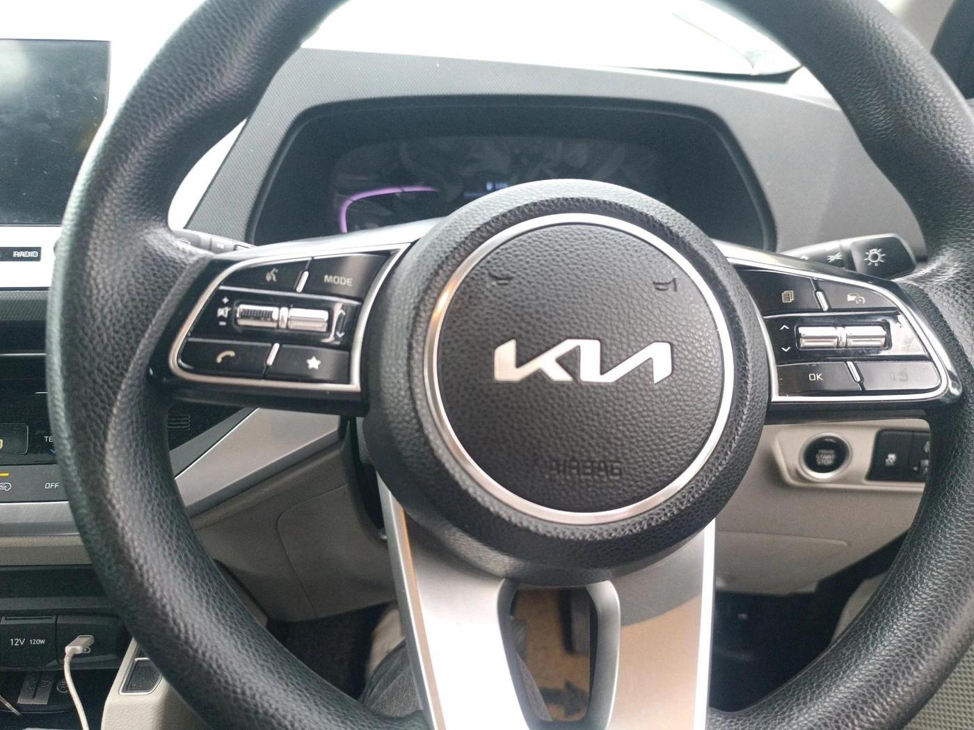 2022 KIA CARENS PRESTIGE PLUS 1.4 PETROL 7 STR, Petrol, Manual, 48,383 km, interior