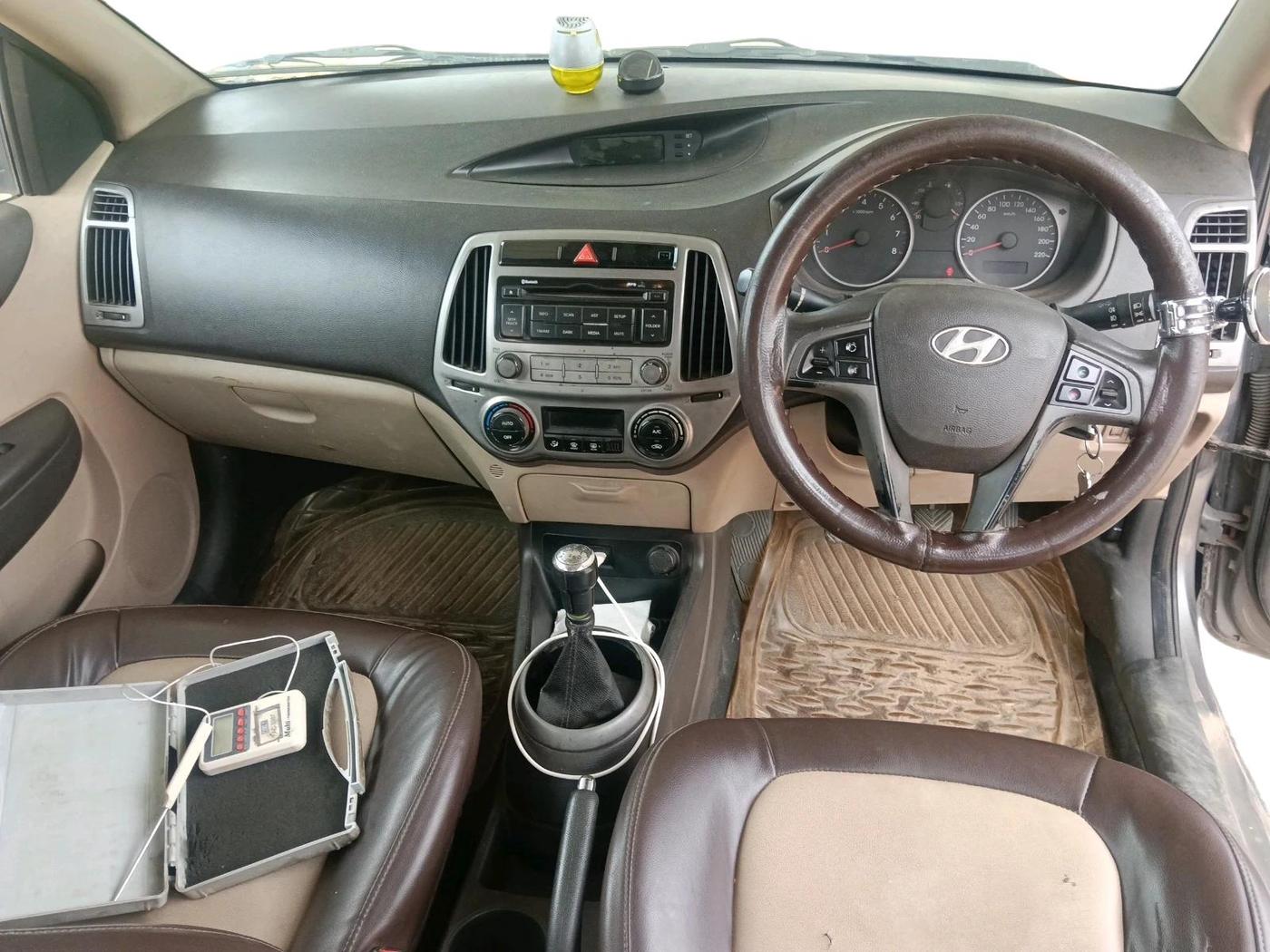 2013 Hyundai i20 SPORTZ 1.2, Petrol, Manual, 1,02,168 km, interior