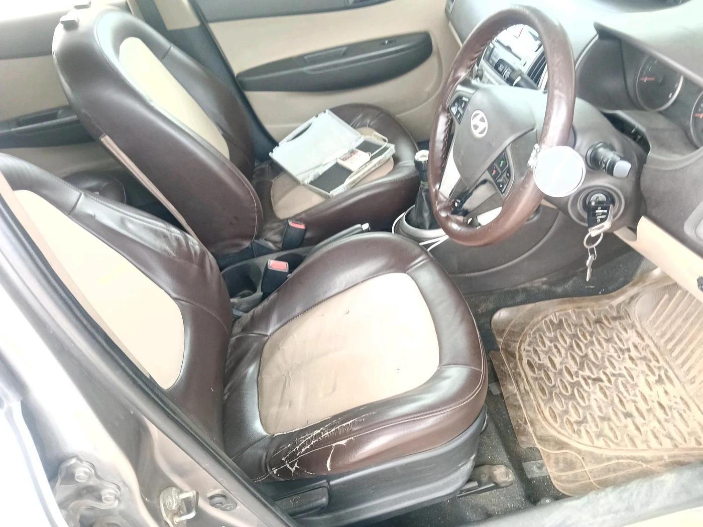2013 Hyundai i20 SPORTZ 1.2, Petrol, Manual, 1,02,168 km, interior