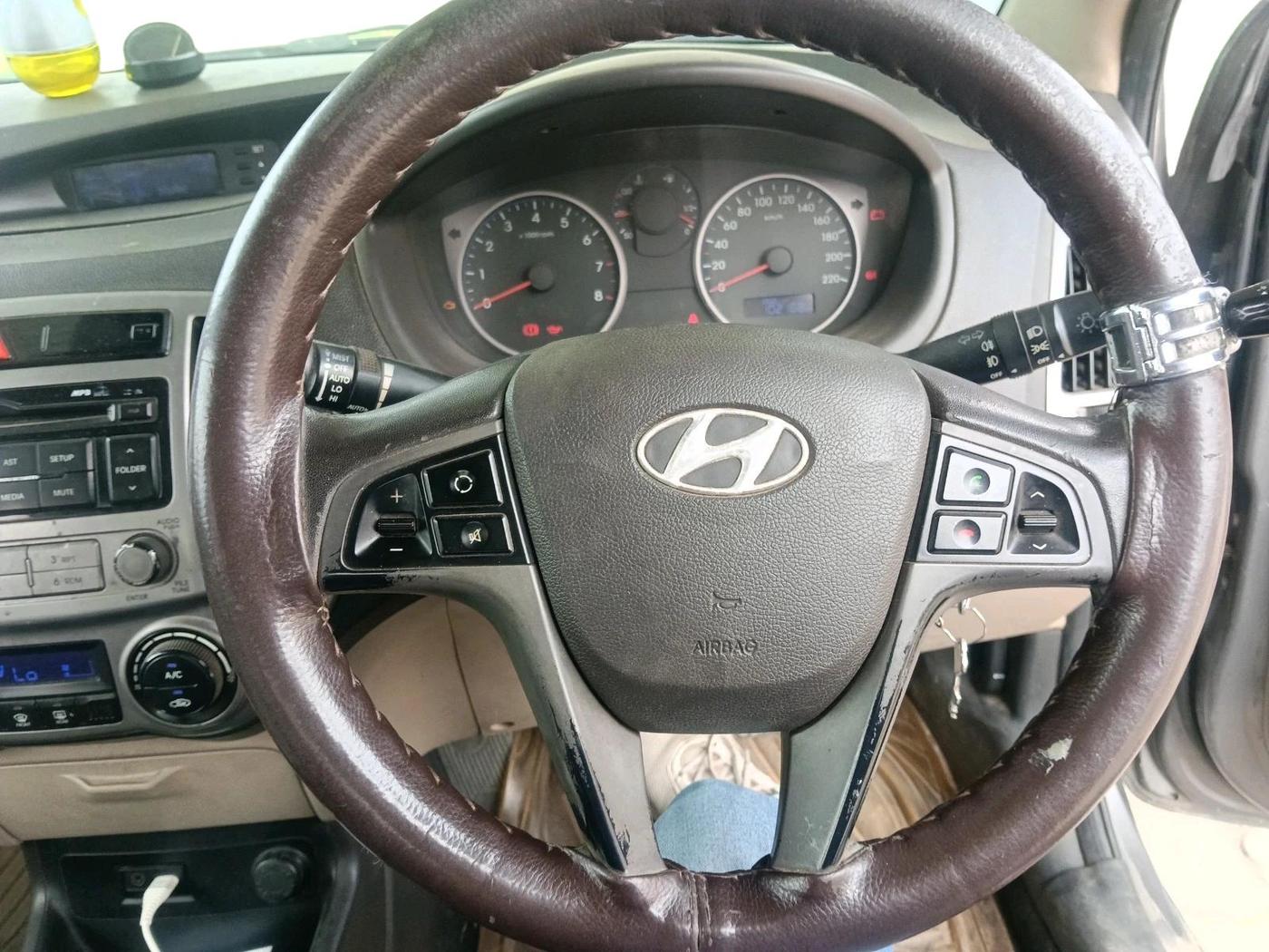 2013 Hyundai i20 SPORTZ 1.2, Petrol, Manual, 1,02,168 km, interior