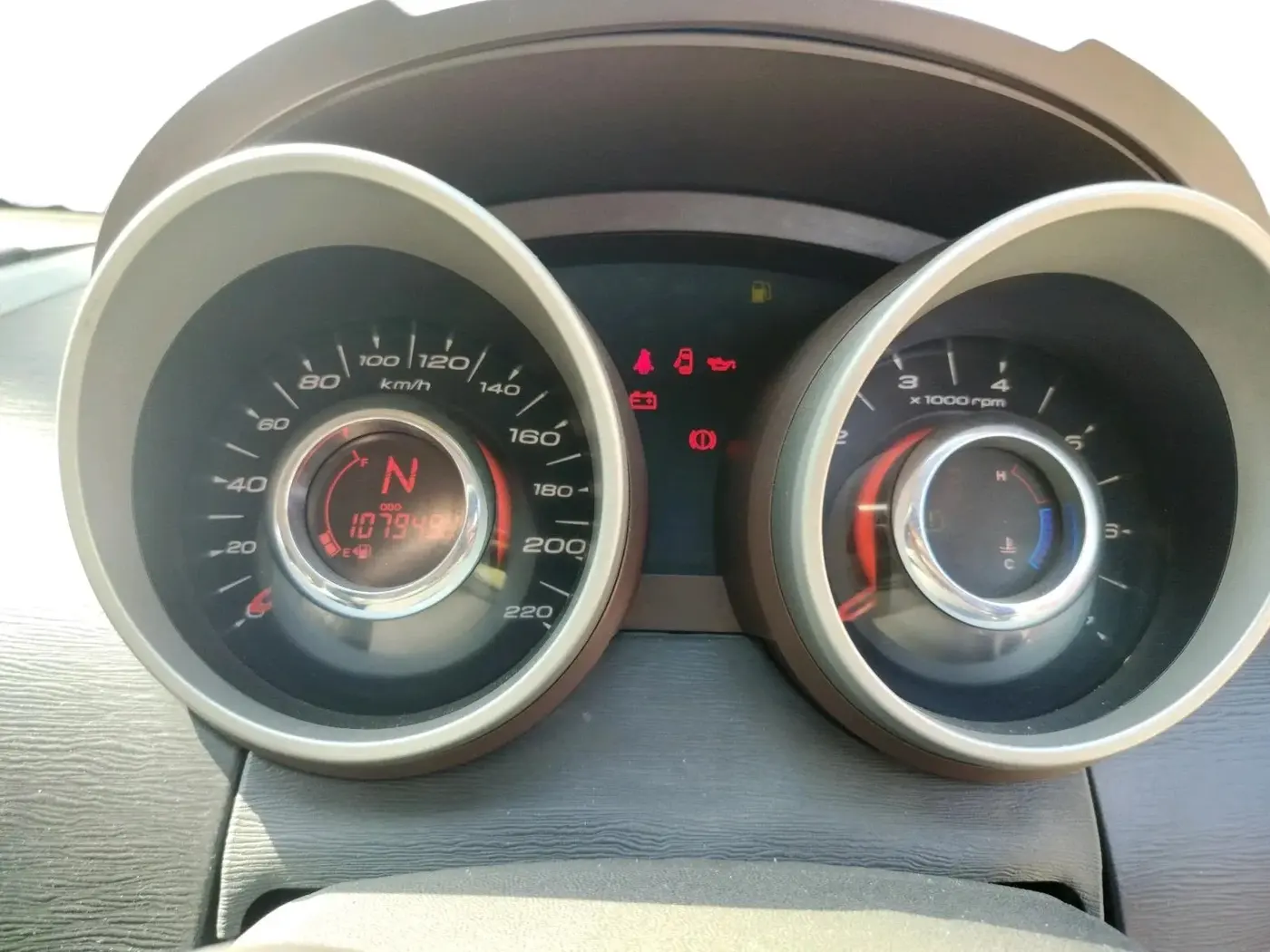 2014 Mahindra XUV500 W8, Diesel, Manual, 1,07,949 km, interior
