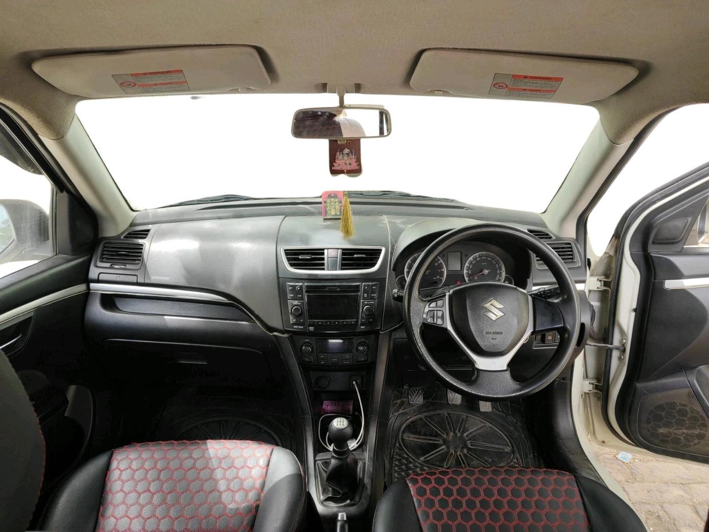 2011 Maruti Swift ZXI, CNG, Manual, 1,34,891 km, interior