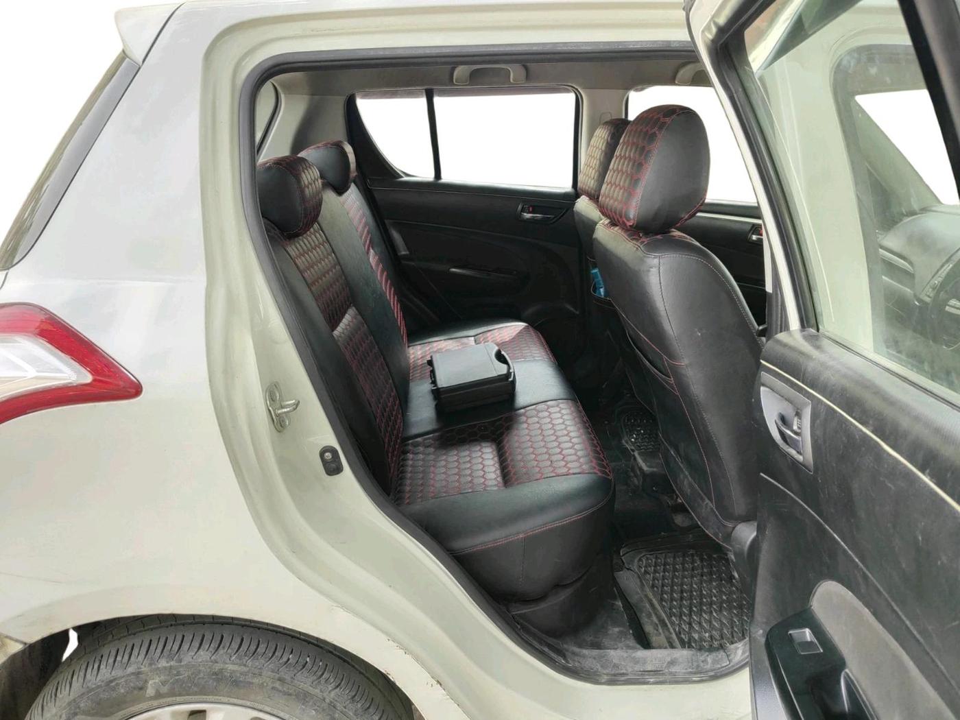2011 Maruti Swift ZXI, CNG, Manual, 1,34,891 km, interior