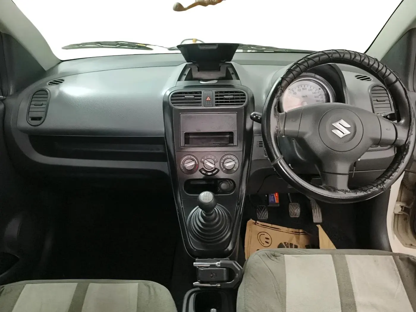 2011 Maruti Ritz LXI, Petrol, Manual, 86,853 km, interior