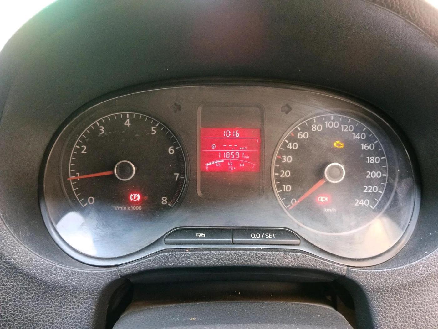 2013 Volkswagen Polo HIGHLINE1.2L, CNG, Manual, 1,18,591 km, interior