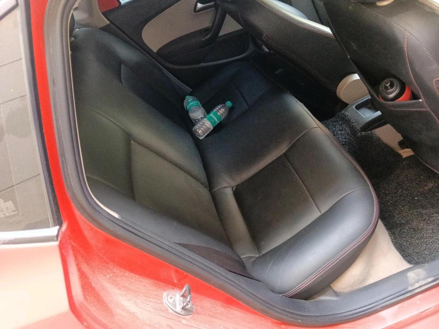 2013 Volkswagen Polo HIGHLINE1.2L, CNG, Manual, 1,18,591 km, interior