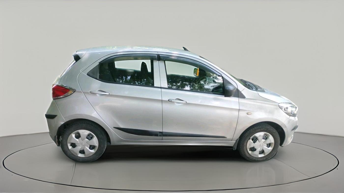 2017 Tata Tiago XT PETROL, Petrol, Manual, 56,055 km, exterior