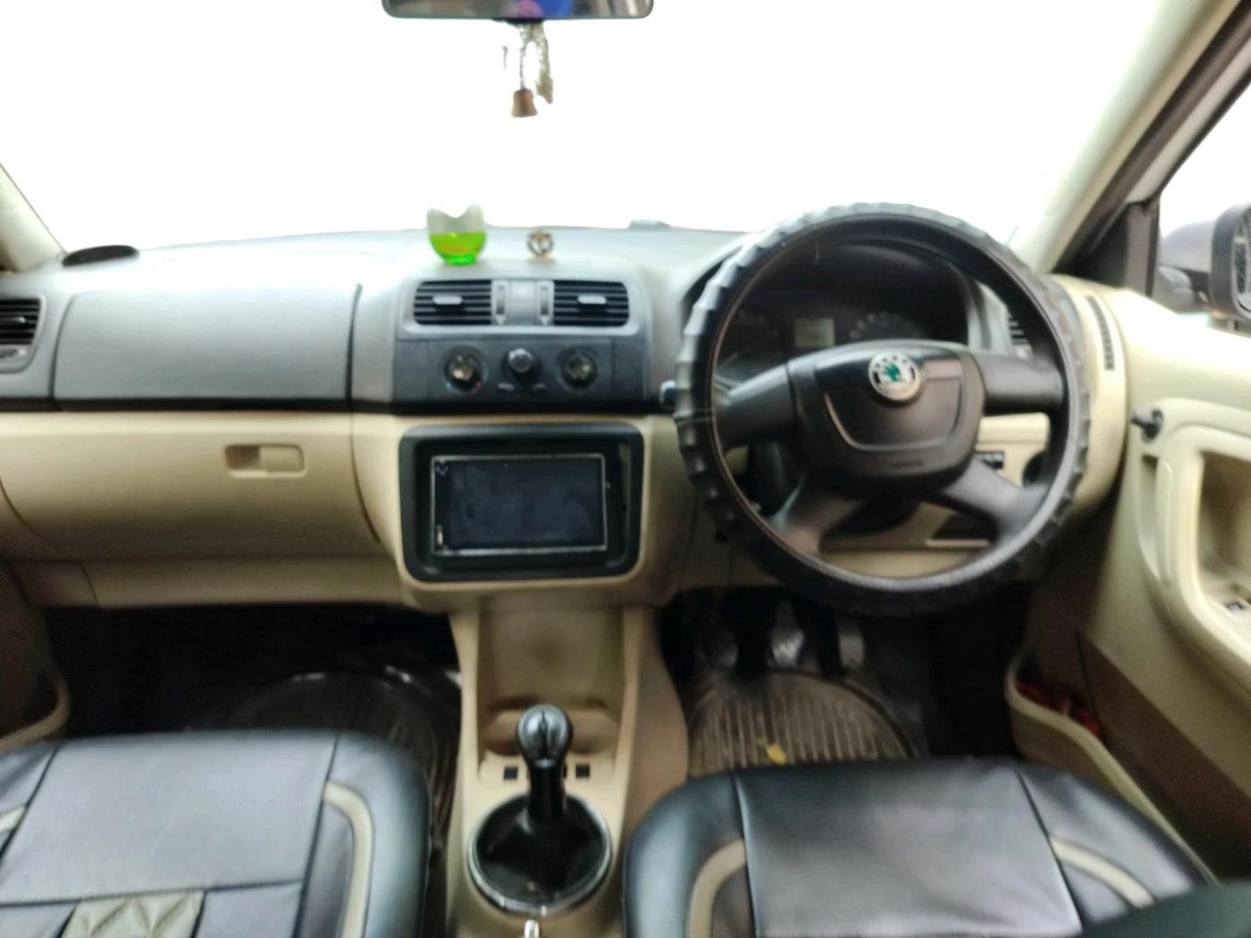 2011 Skoda Fabia ACTIVE 1.2 MPI, Petrol, Manual, 86,009 km, interior