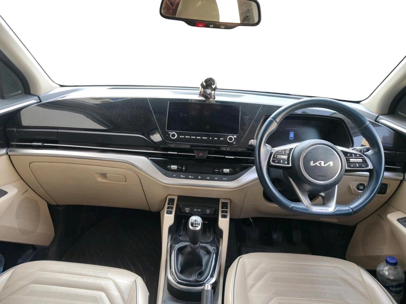 2022 KIA CARENS LUXURY PLUS 1.4 PETROL 6 STR, Petrol, Manual, 32,800 km, interior