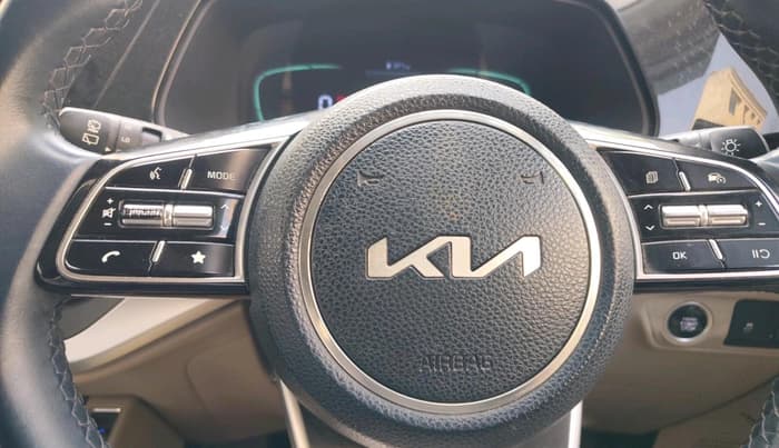 2022 KIA CARENS LUXURY PLUS 1.4 PETROL 6 STR, Petrol, Manual, 32,800 km, interior