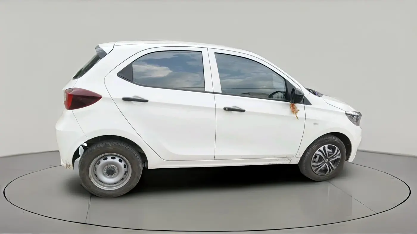 2025 Tata Tiago XE CNG, CNG, Manual, 16,426 km, exterior