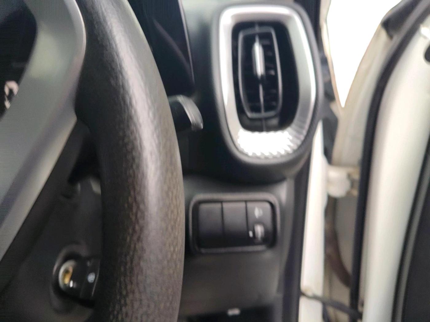2021 KIA SONET HTK PLUS 1.0 IMT, Petrol, Manual, 90,244 km, interior