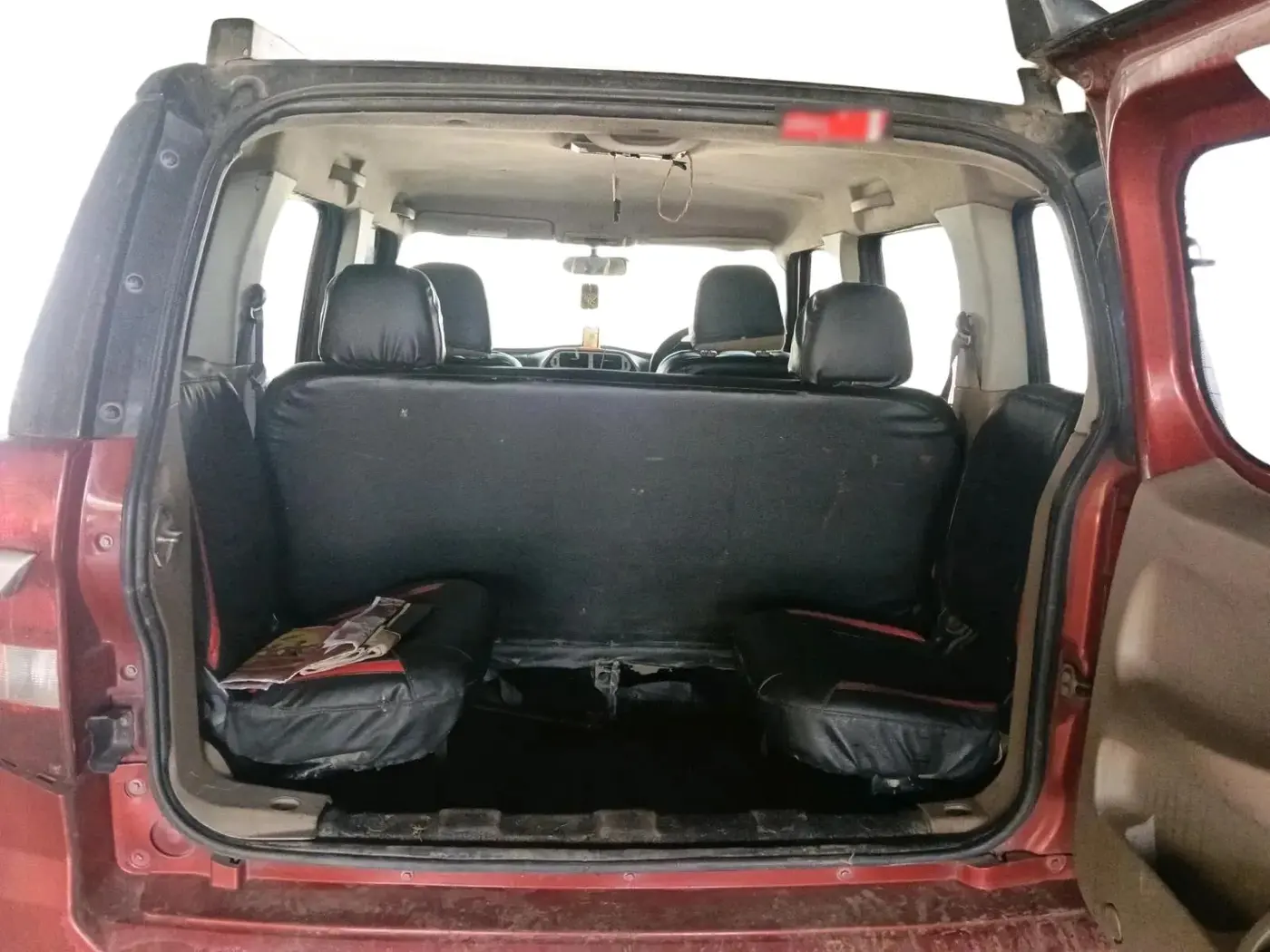 2017 Mahindra TUV300 T8 DUAL TONE, Diesel, Manual, 57,251 km, exterior