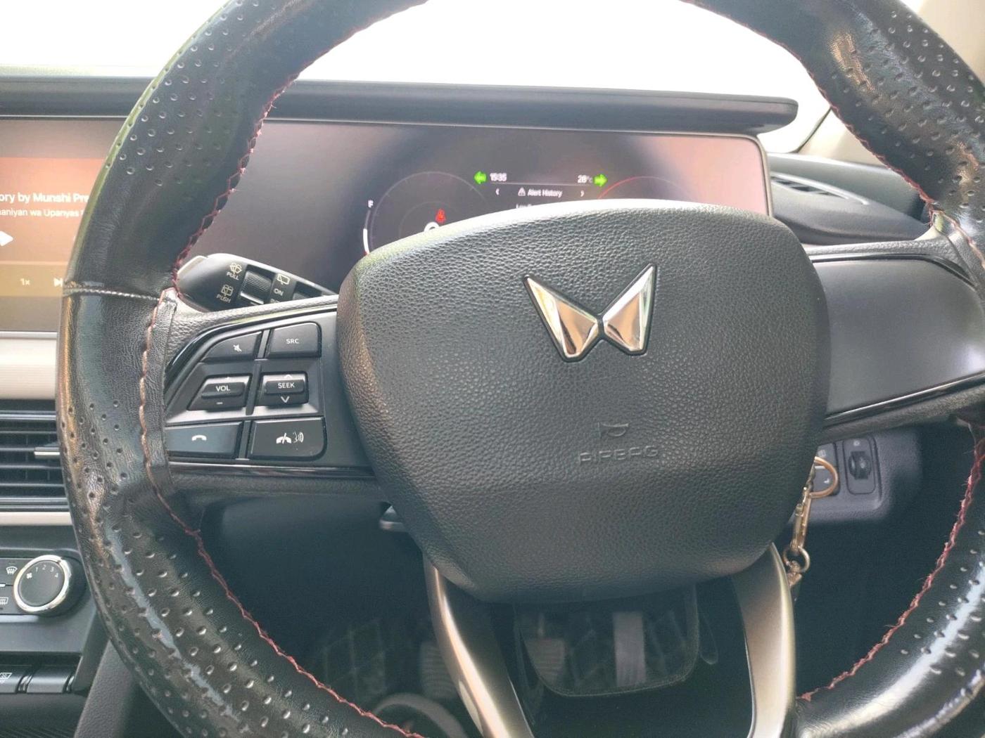 2022 Mahindra XUV700 AX 5 P MT 7 STR, Petrol, Manual, 37,816 km, interior