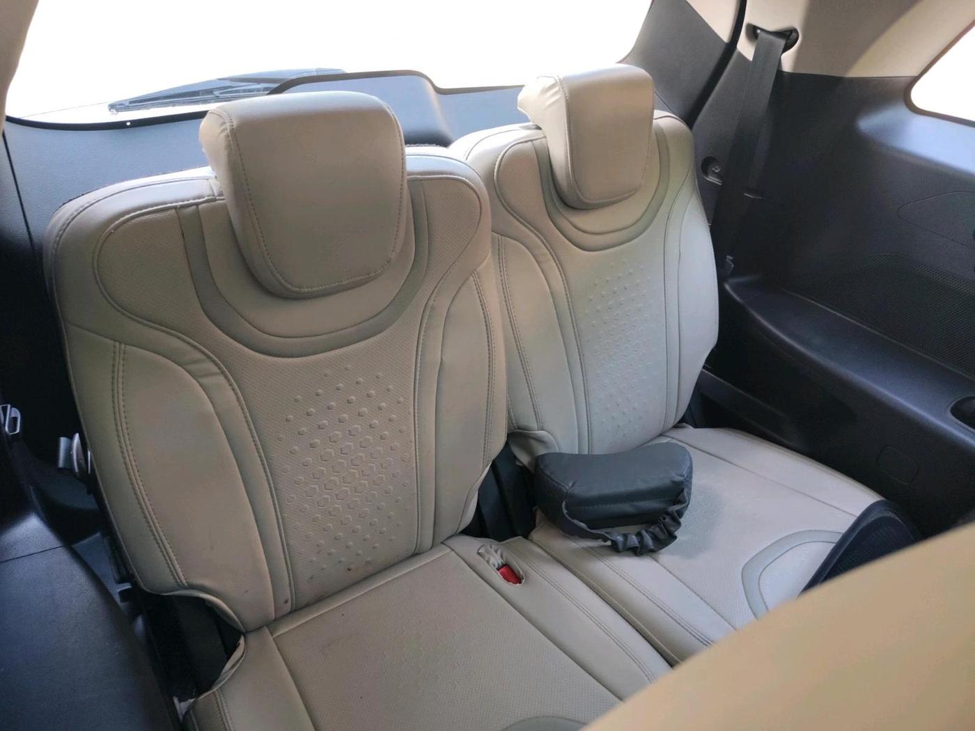2022 Mahindra XUV700 AX 5 P MT 7 STR, Petrol, Manual, 37,816 km, interior