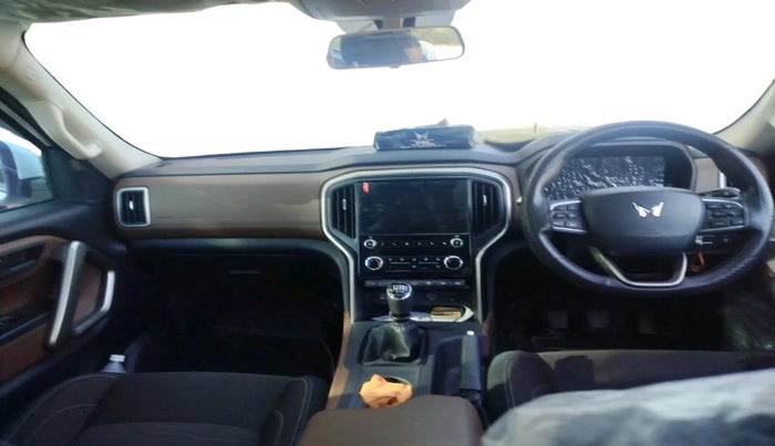 2024 Mahindra SCORPIO-N Z6 DIESEL MT 2WD 7 STR, Diesel, Manual, 15,011 km, interior