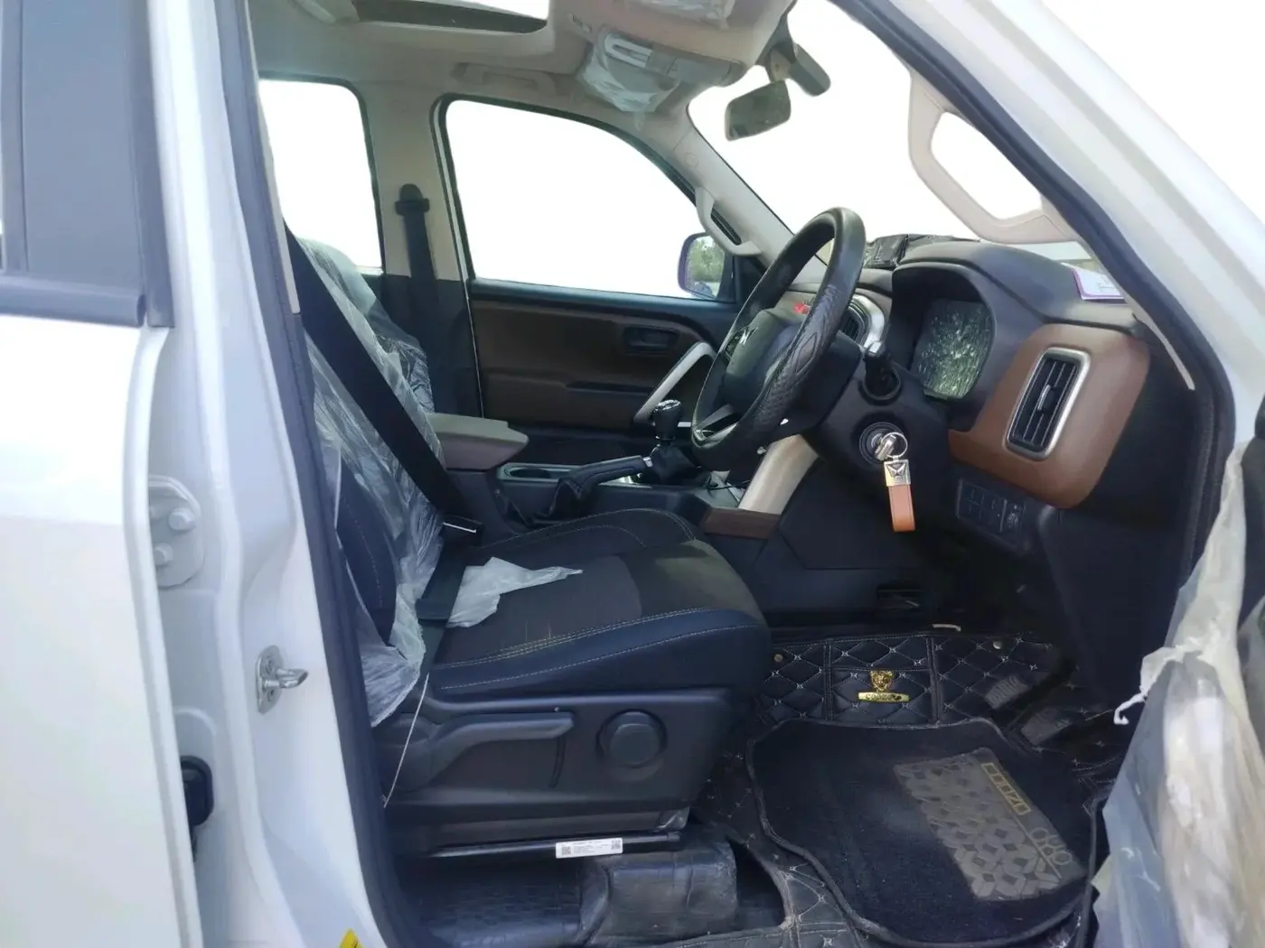 2024 Mahindra SCORPIO-N Z6 DIESEL MT 2WD 7 STR, Diesel, Manual, 15,011 km, interior