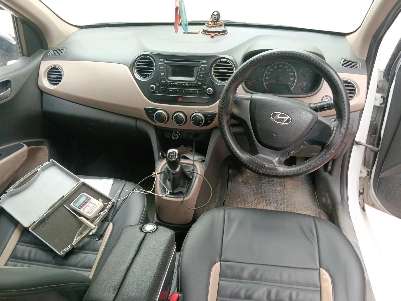2014 Hyundai Grand i10 SPORTZ 1.2 KAPPA VTVT, CNG, Manual, 1,80,401 km, interior