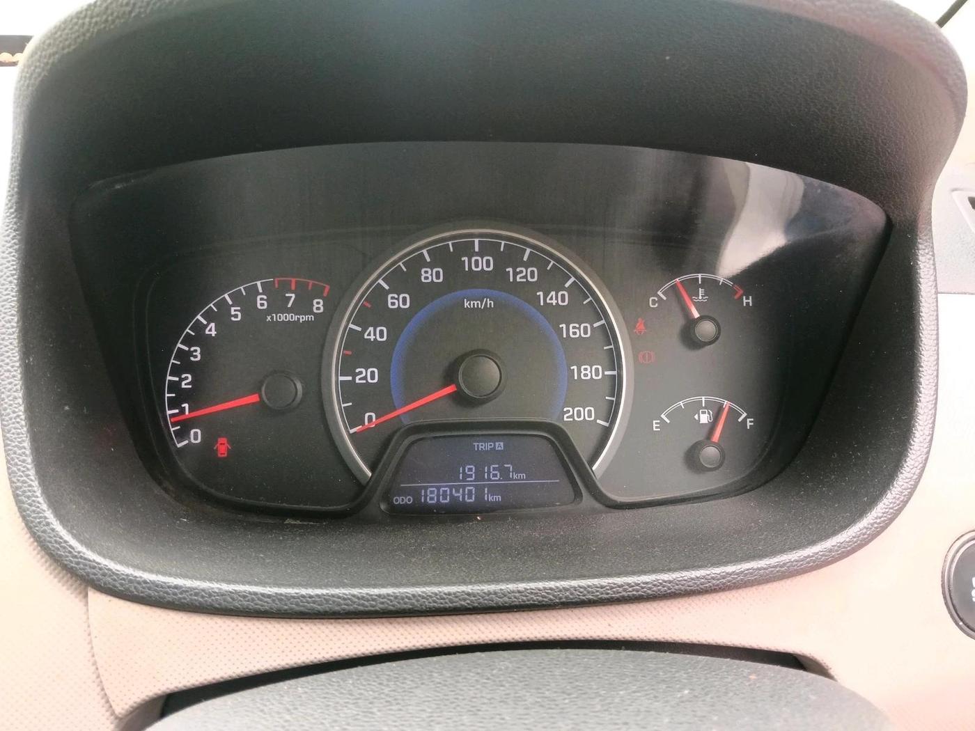 2014 Hyundai Grand i10 SPORTZ 1.2 KAPPA VTVT, CNG, Manual, 1,80,401 km, interior